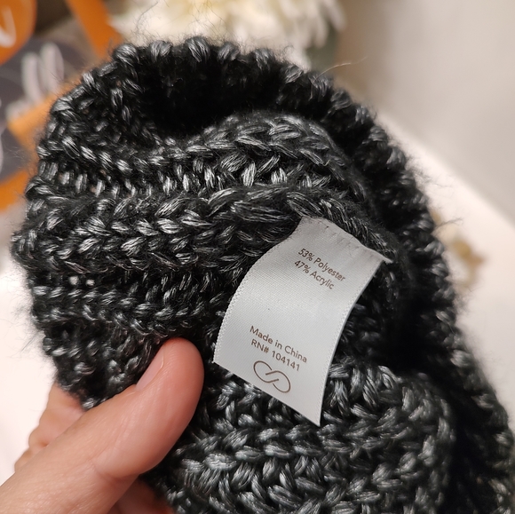 🖤 EUC Calla by Carrie Underwood Knit Metallic Pom Pom Beanie, Black/Silver, OS - Picture 6 of 6